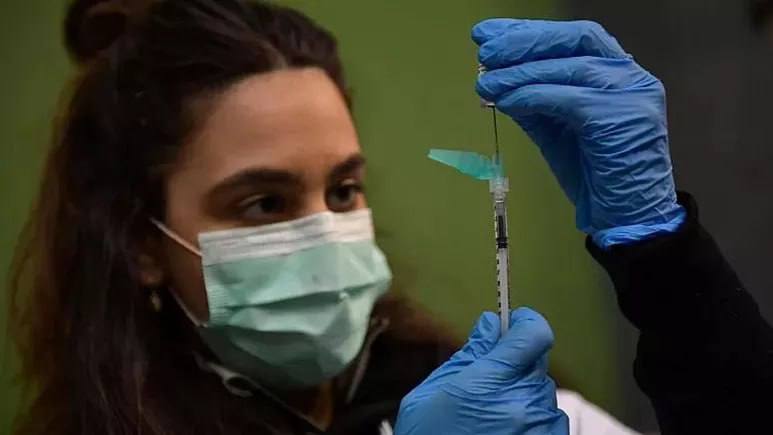 فرانسه واکسیناسیون عمومی کرونا رو آغاز کرد.